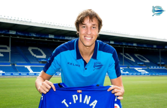 乐鱼娱乐-关于今晨法兰克福调整名单以备西甲；官宣签约环节打磨；态度坚定；控场能力受关注的信息-乐鱼娱乐